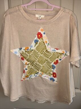 Easel Beige Short Sleeve Tee with Floral Star Applique